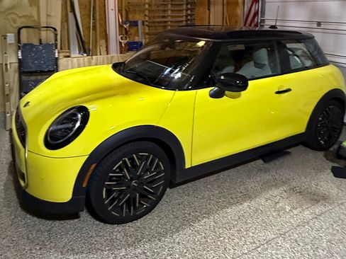 Used 2025 MINI Cooper S FWD image 1