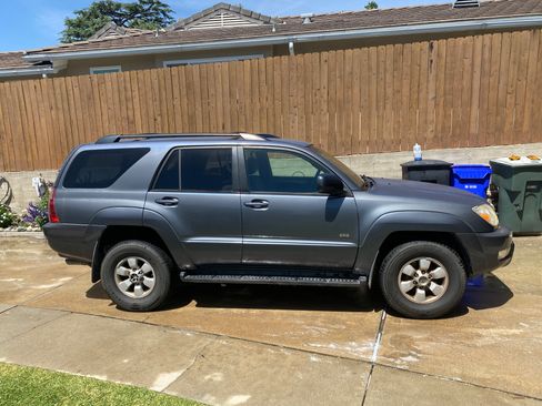 Used 2005 Toyota 4Runner Sport image 1