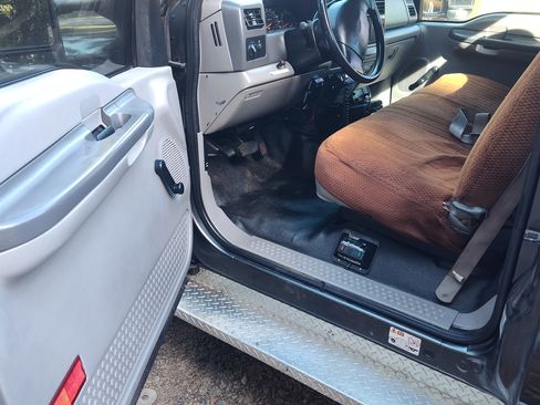 Used 2000 Ford F450 2WD Regular Cab Super Duty image 5