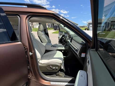 Used 2025 Hyundai Santa Fe Calligraphy image 11