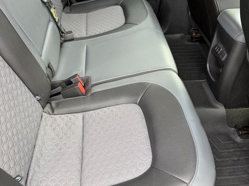 Used 2017 Chevrolet Colorado Z71 w/ LPO, Gearon Divider Package image 15