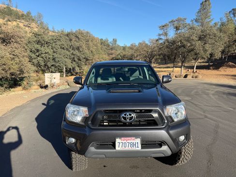 Used 2013 Toyota Tacoma 4x4 Double Cab w/ TRD Sport Pkg image 2