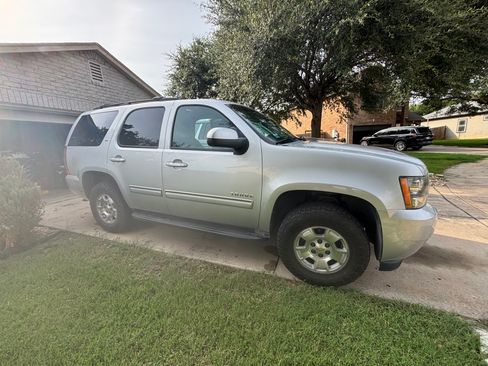 Used 2010 Chevrolet Tahoe LT RWD image 1