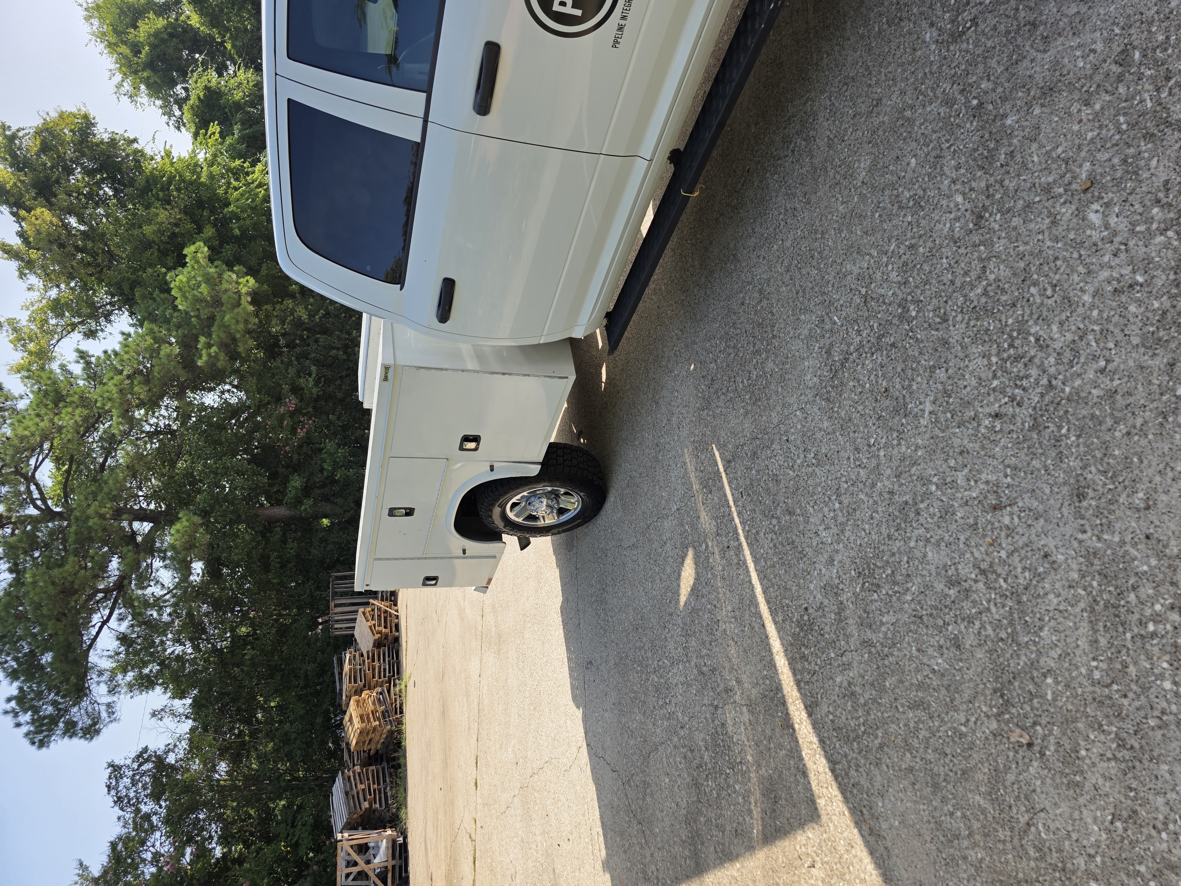 Used 2023 RAM 3500 Tradesman w/ Chrome Appearance Group AWD/4WD image 2
