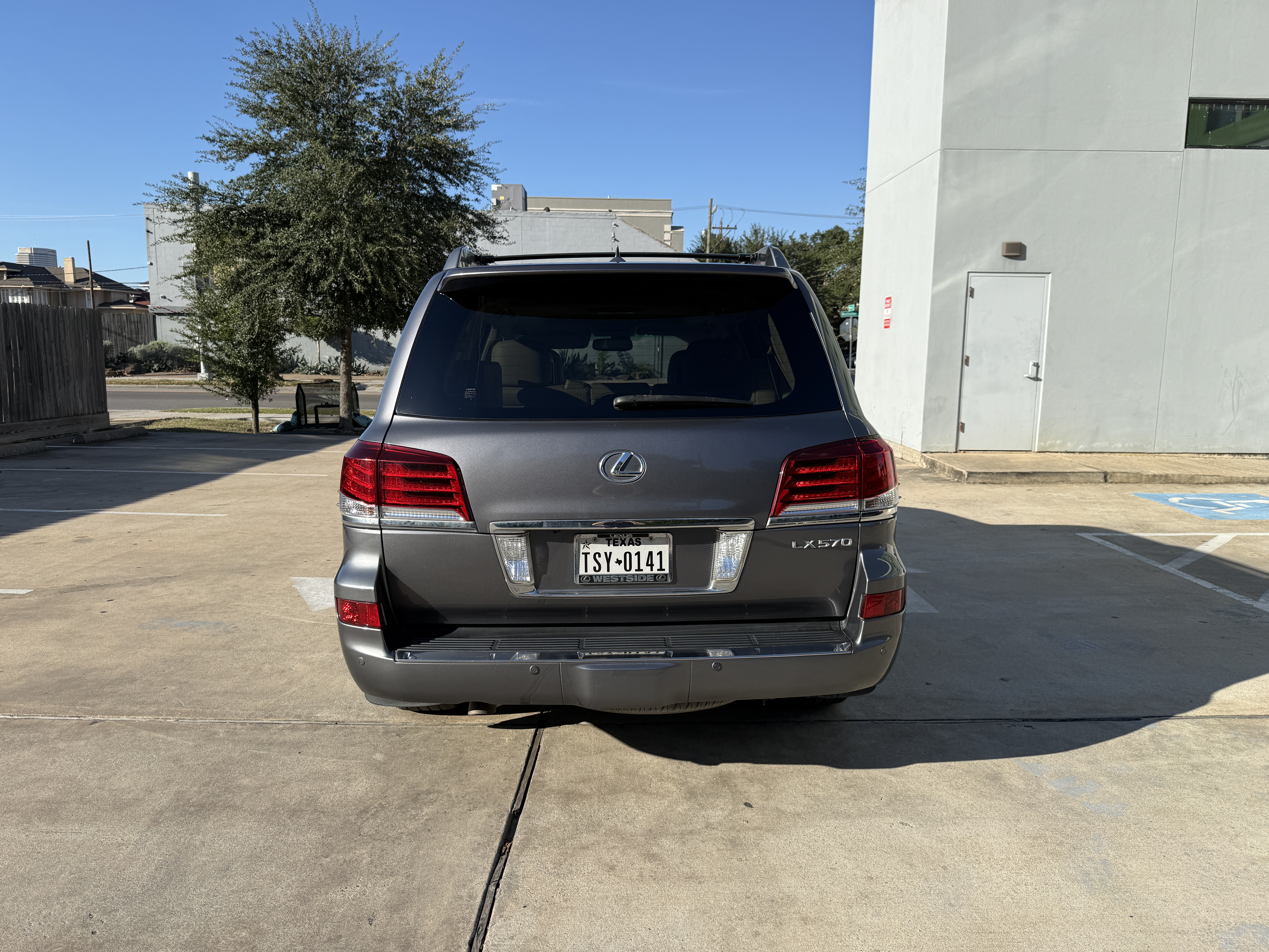 Used 2013 Lexus LX 570 4WD w/ Luxury Pkg image 11