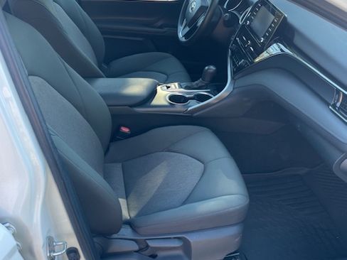 Used 2022 Toyota Camry LE image 10