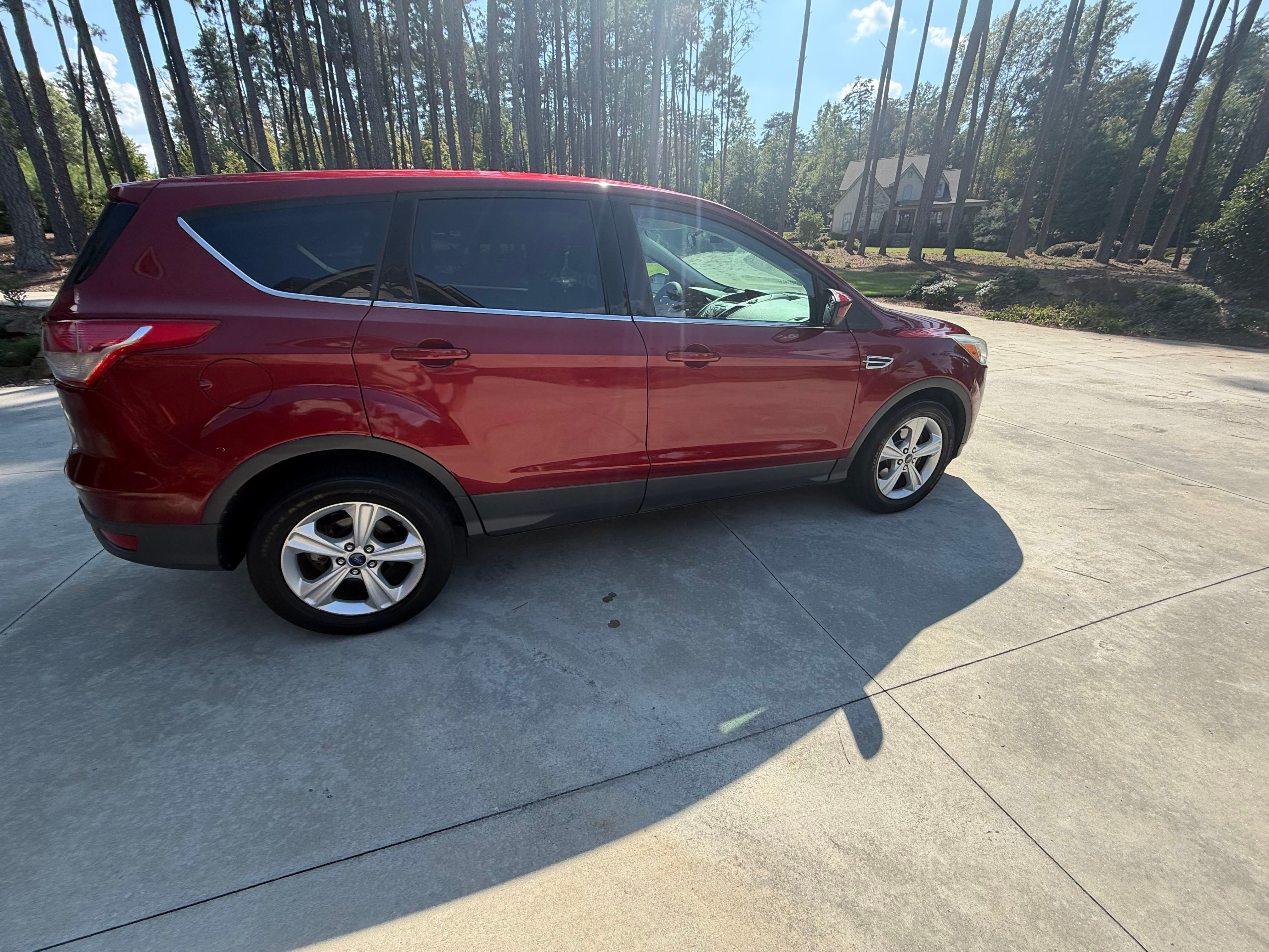 Used 2014 Ford Escape SE FWD image 2
