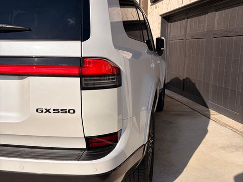 Used 2025 Lexus GX 550 w/ Accessory Package (Z1) image 15