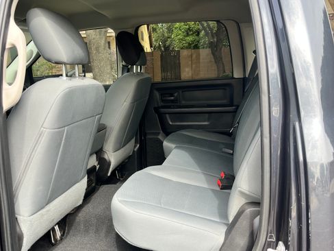 Used 2016 RAM 2500 Tradesman w/ Chrome Appearance Group AWD/4WD image 4