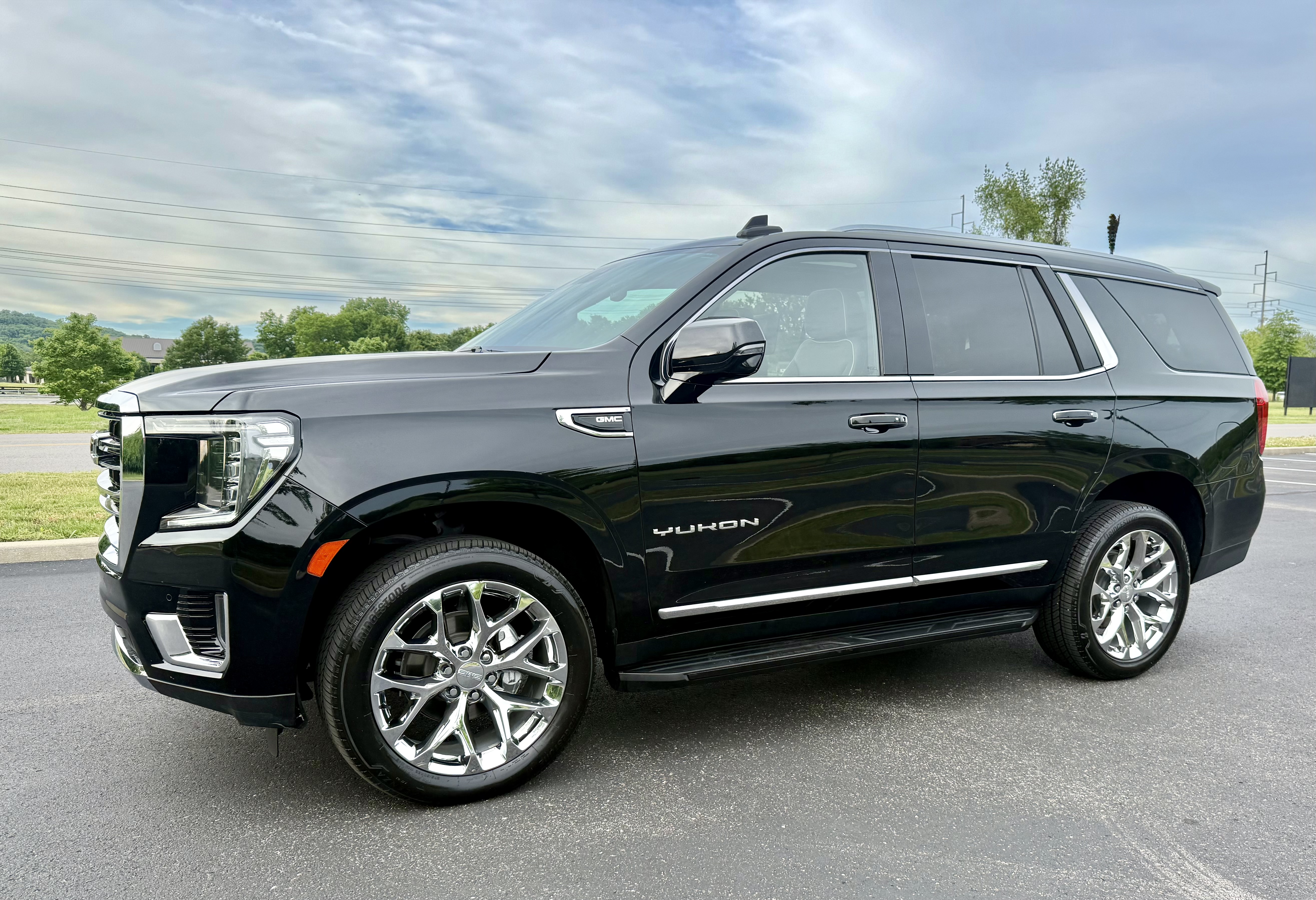 Used 2021 GMC Yukon SLT w/ SLT Premium Package AWD/4WD image 1
