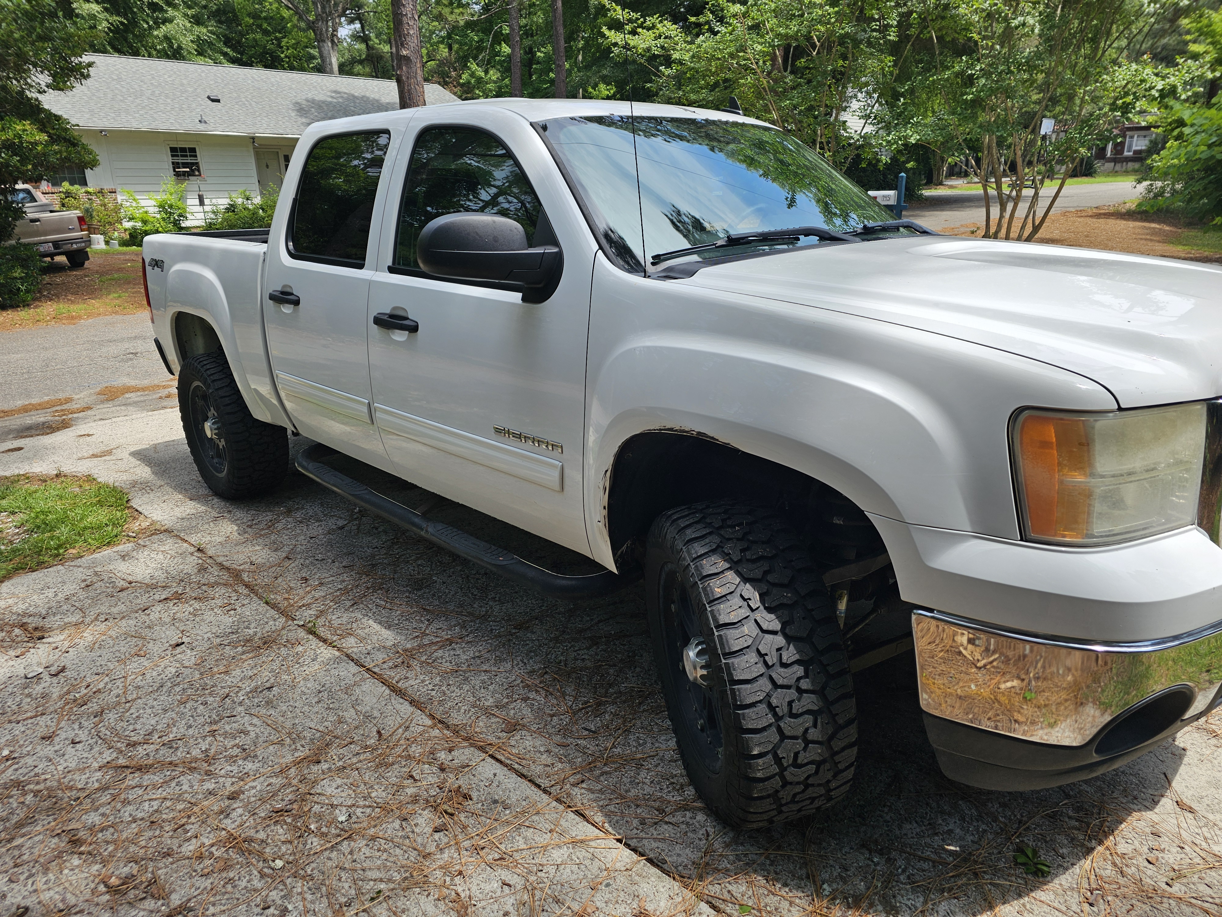 Used 2012 GMC Sierra 1500 SLE w/ Power Tech Package AWD/4WD image 2
