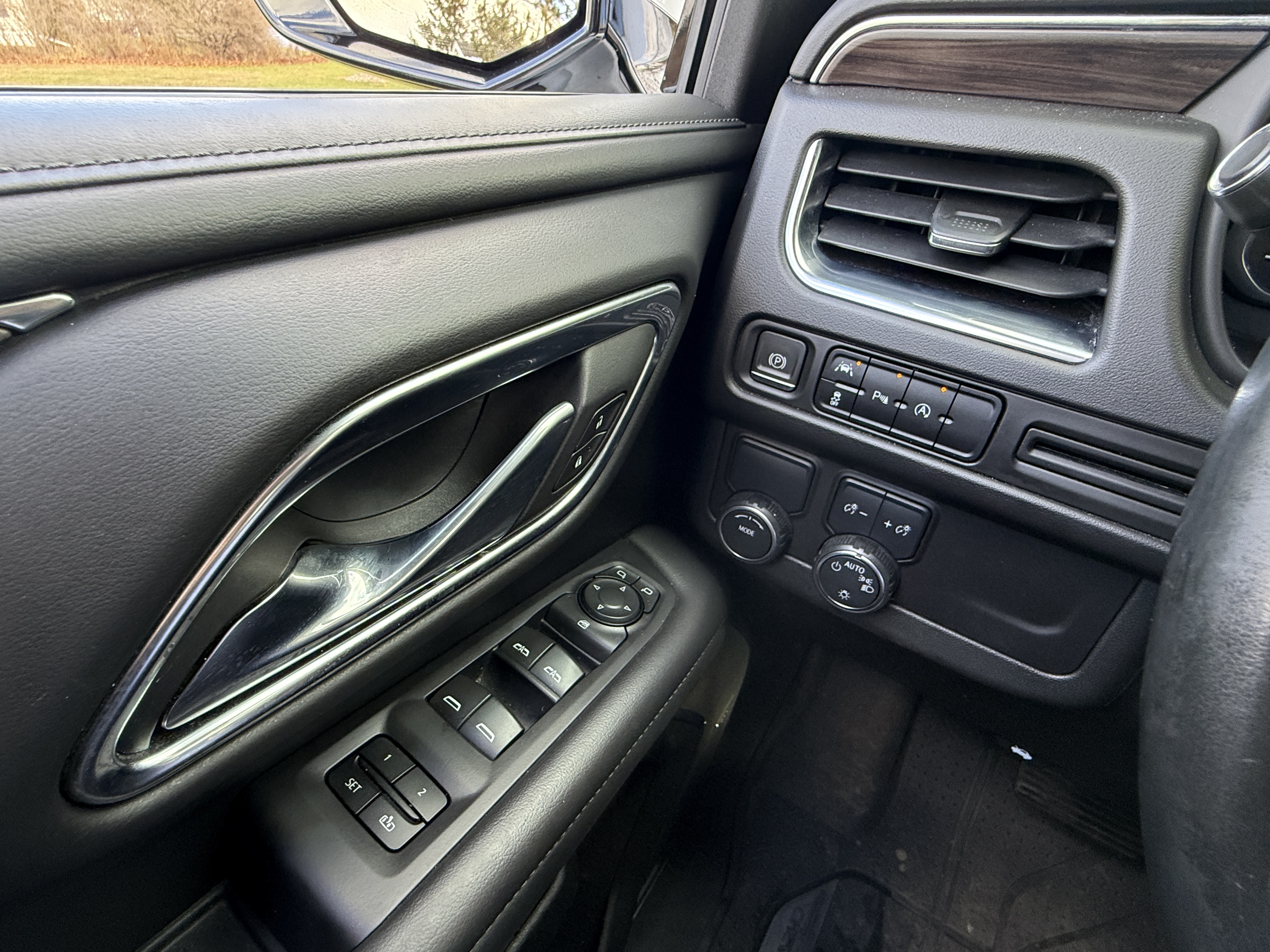 Used 2023 Chevrolet Tahoe LT RWD image 17