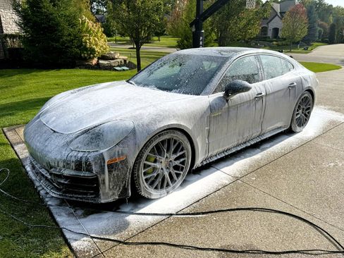 Used 2018 Porsche Panamera 4 image 16