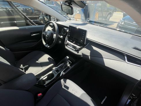 Used 2021 Toyota Corolla LE image 6
