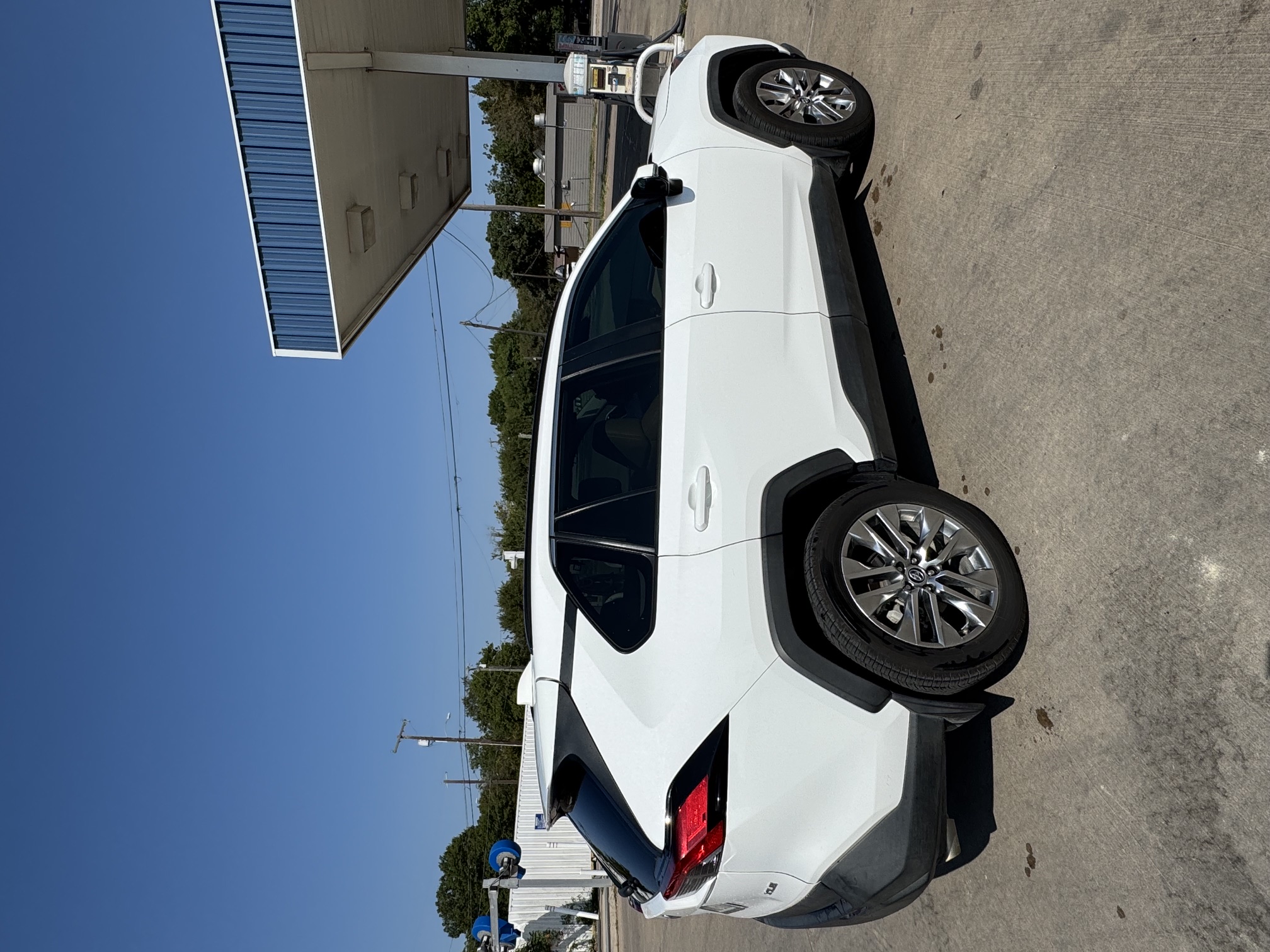Used 2019 Toyota RAV4 XLE Premium FWD image 14