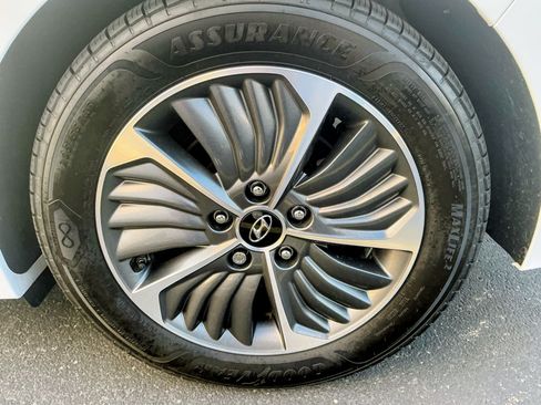Used 2020 Hyundai Ioniq Limited FWD image 20