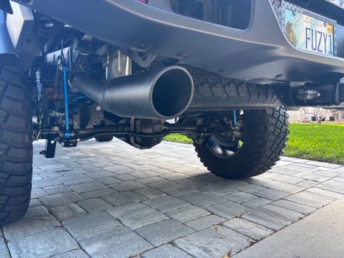 Used 2023 Jeep Gladiator Sport image 8