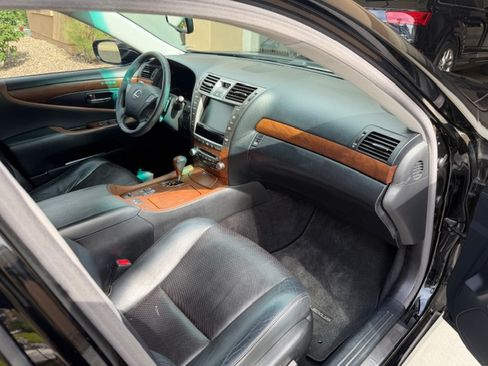Used 2011 Lexus LS 460 w/ Sport Pkg image 13