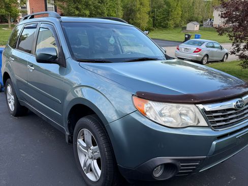 Used 2010 Subaru Forester 2.5X Limited AWD/4WD image 2