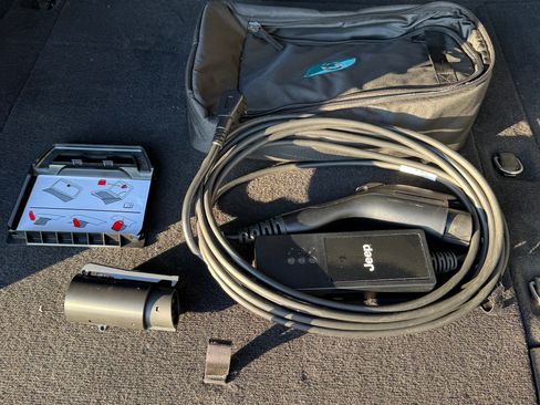 Used 2024 Jeep Wrangler Unlimited Sahara image 16