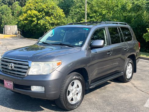 Used 2011 Toyota Land Cruiser image 4