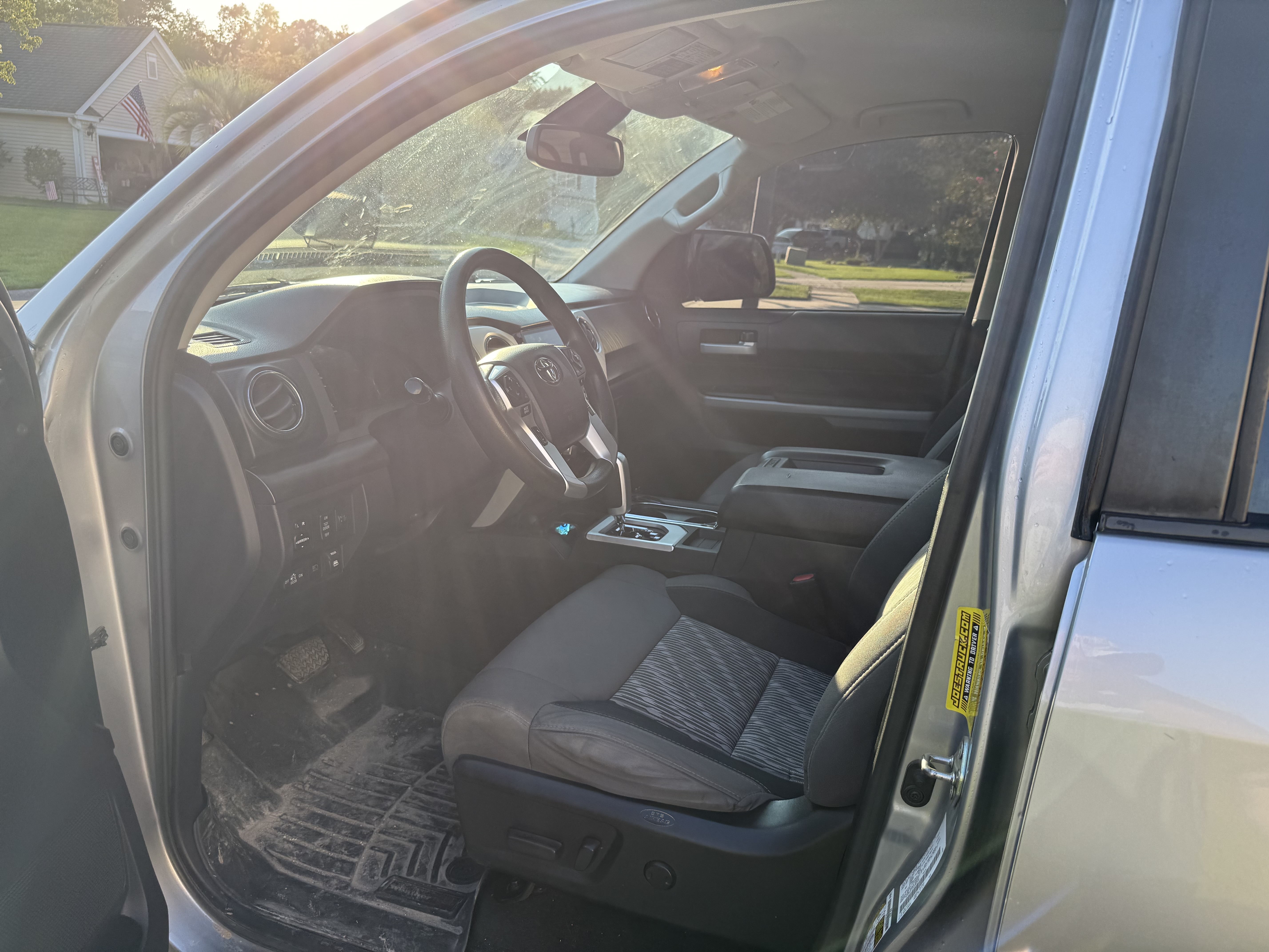Used 2019 Toyota Tundra SR5 w/ Convenience Package AWD/4WD image 9