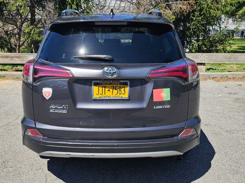 Used 2018 Toyota RAV4 Limited image 12