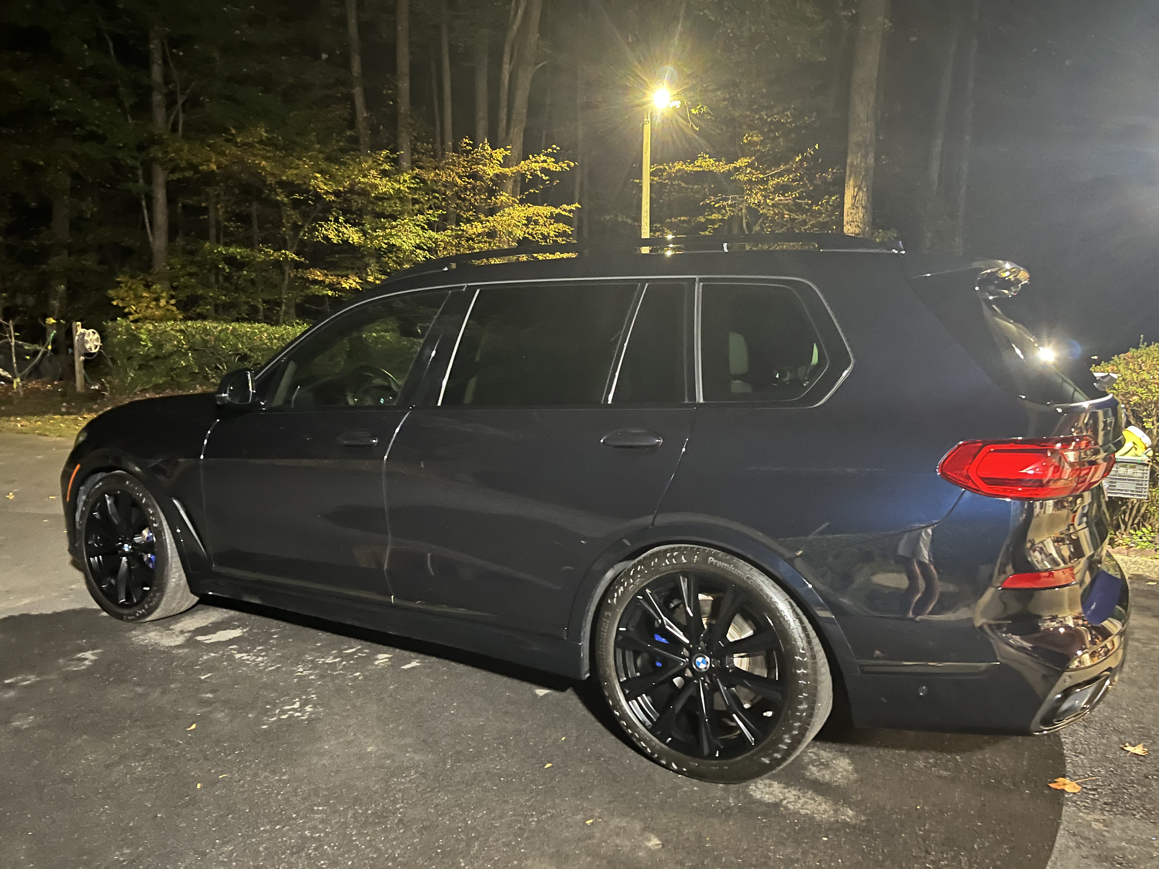 Used 2021 BMW X7 xDrive40i w/ M Sport Package AWD/4WD image 18
