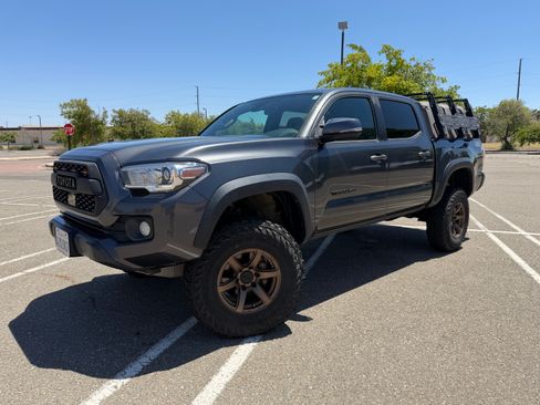 Used 2020 Toyota Tacoma TRD Off-Road w/ Technology Package AWD/4WD image 1