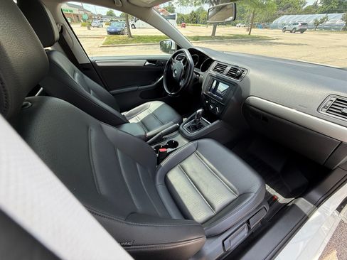 Used 2017 Volkswagen Jetta SE FWD image 13