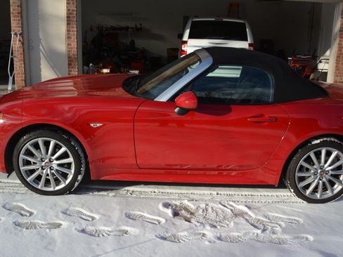 Used 2017 FIAT 124 Spider Lusso image 4