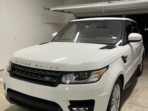 Used 2017 Land Rover Range Rover Sport SE AWD/4WD image 2