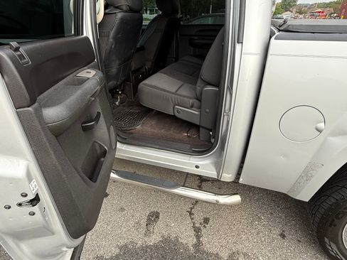 Used 2010 GMC Sierra 1500 SLE w/ Regional Value Package image 12