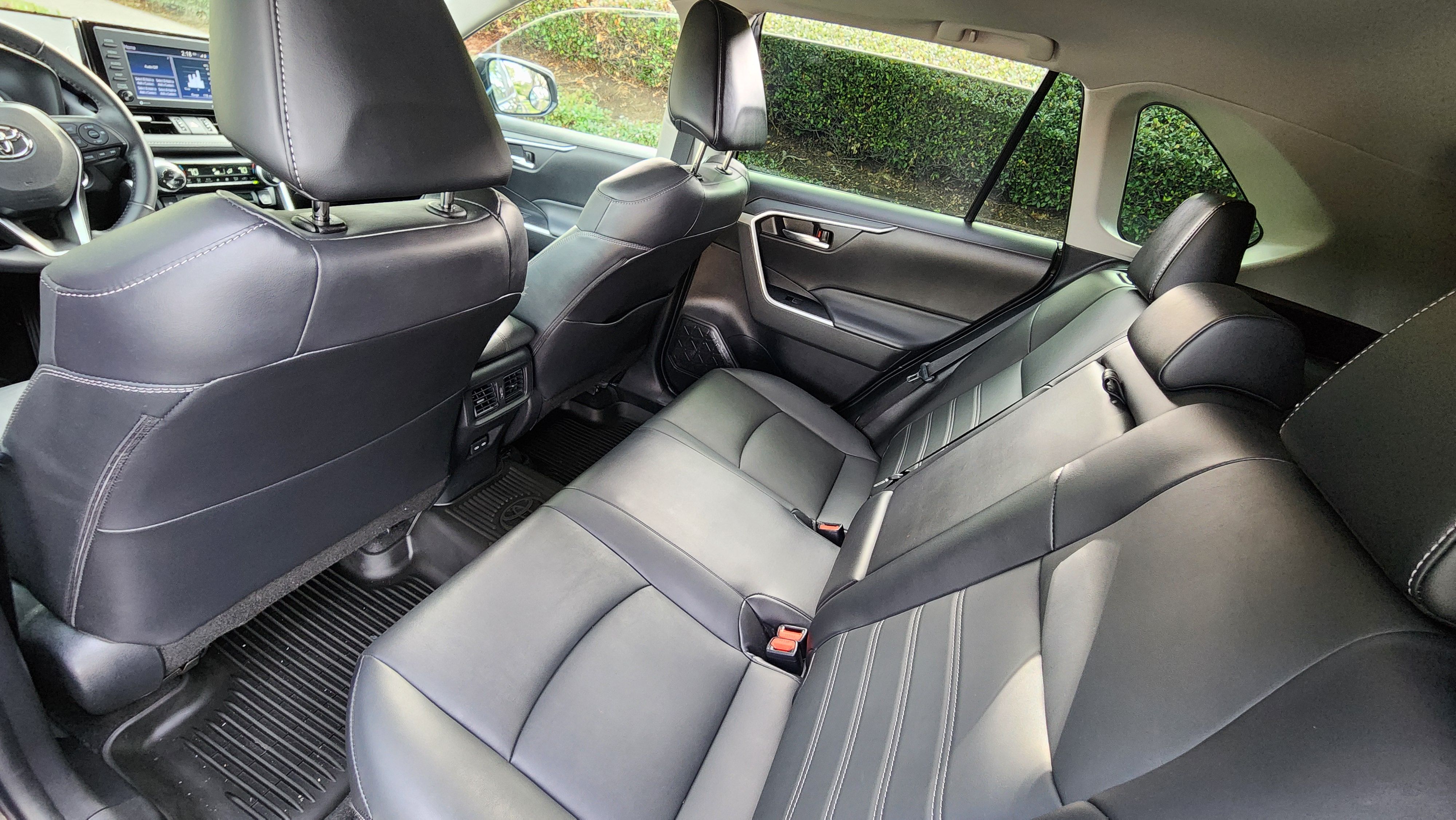Used 2022 Toyota RAV4 XLE Premium FWD image 9