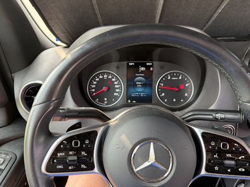Used 2024 Mercedes-Benz Sprinter 2500 image 4