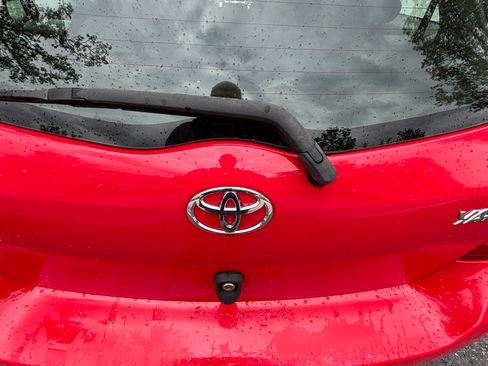 Used 2010 Toyota Yaris 2-Door Hatchback FWD image 4