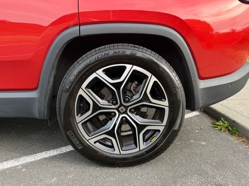 Used 2025 Rivian R1S Adventure AWD/4WD image 15