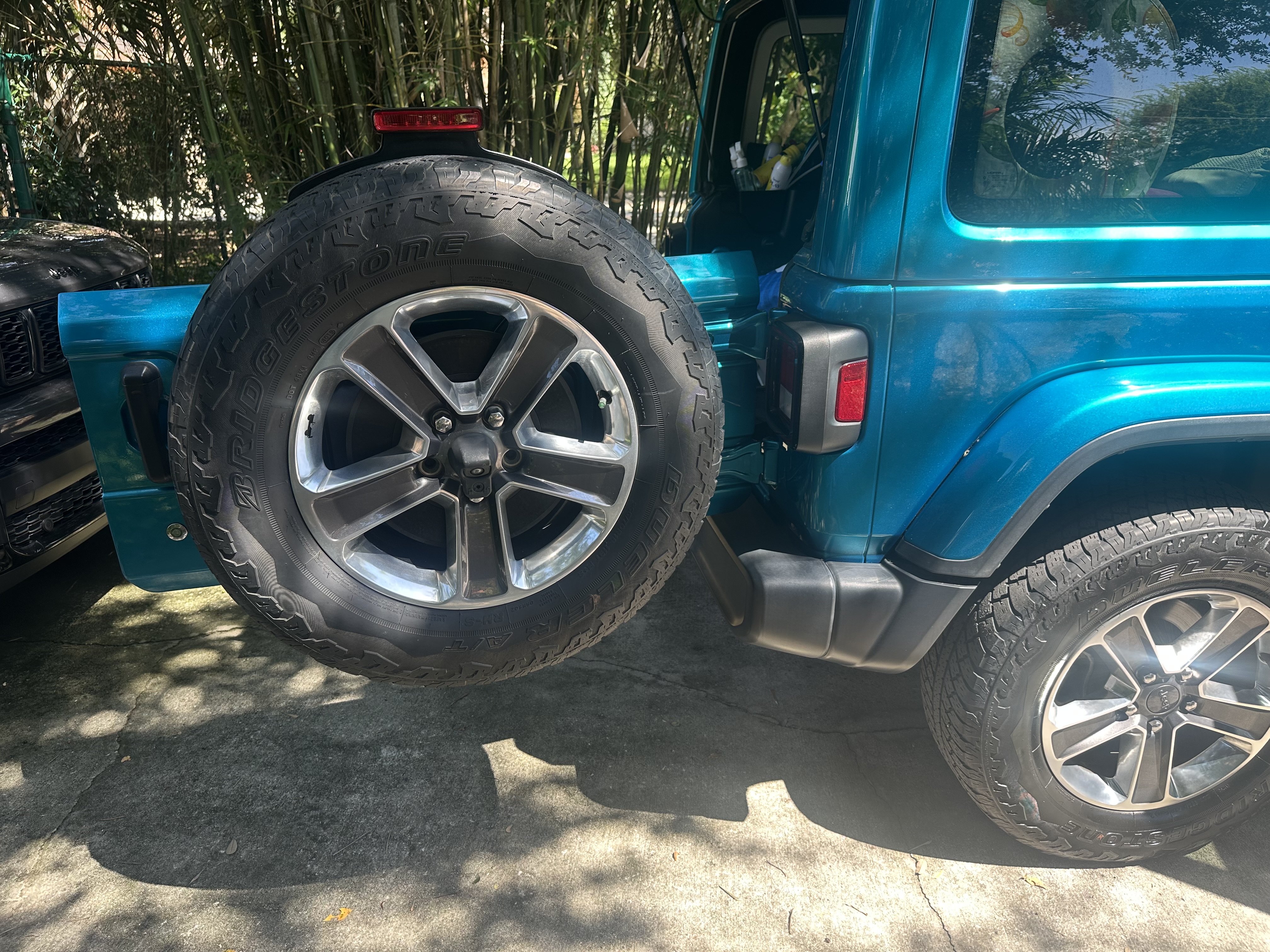 Used 2020 Jeep Wrangler Unlimited Sahara AWD/4WD image 22