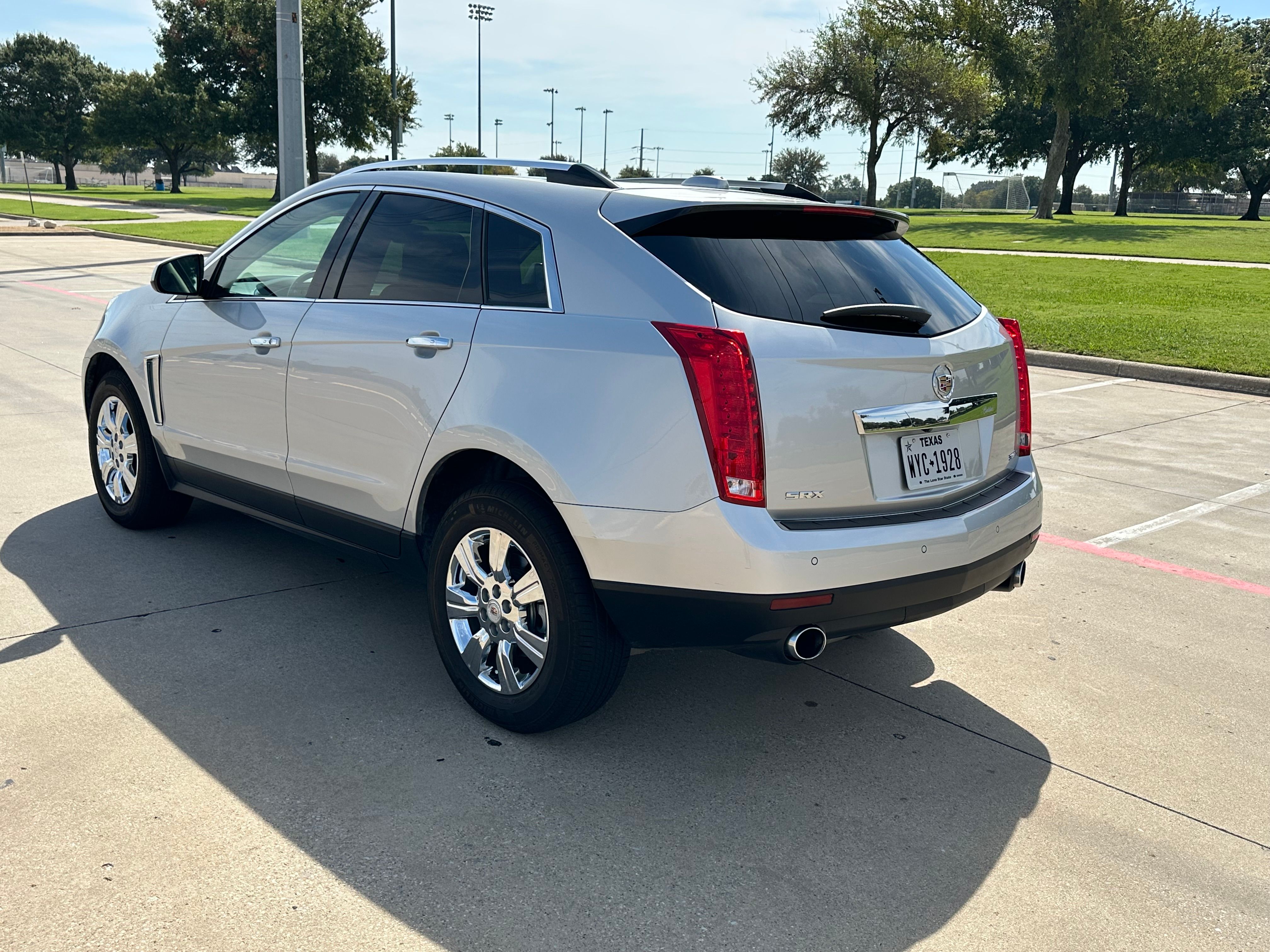 Used 2016 Cadillac SRX Luxury FWD image 4