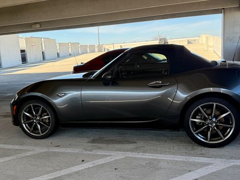 Used 2021 MAZDA MX-5 Miata Grand Touring image 6