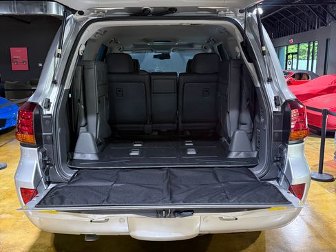 Used 2008 Lexus LX 570 4WD w/ Technology Pkg image 9