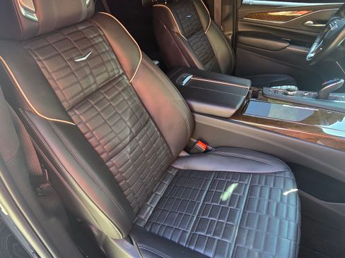 Used 2023 Cadillac Escalade Sport Platinum w/ LPO, ONYX Package image 18