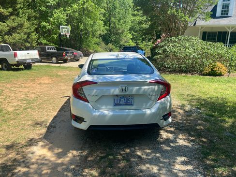 Used 2018 Honda Civic EX-T image 4