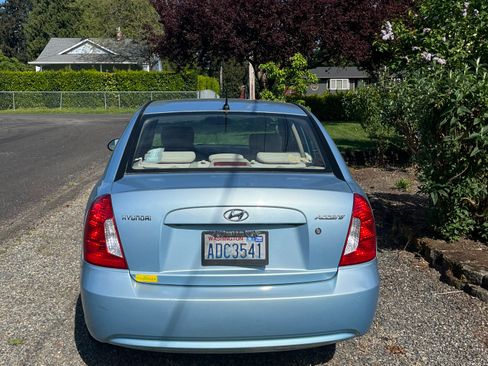 Used 2009 Hyundai Accent GLS FWD image 2