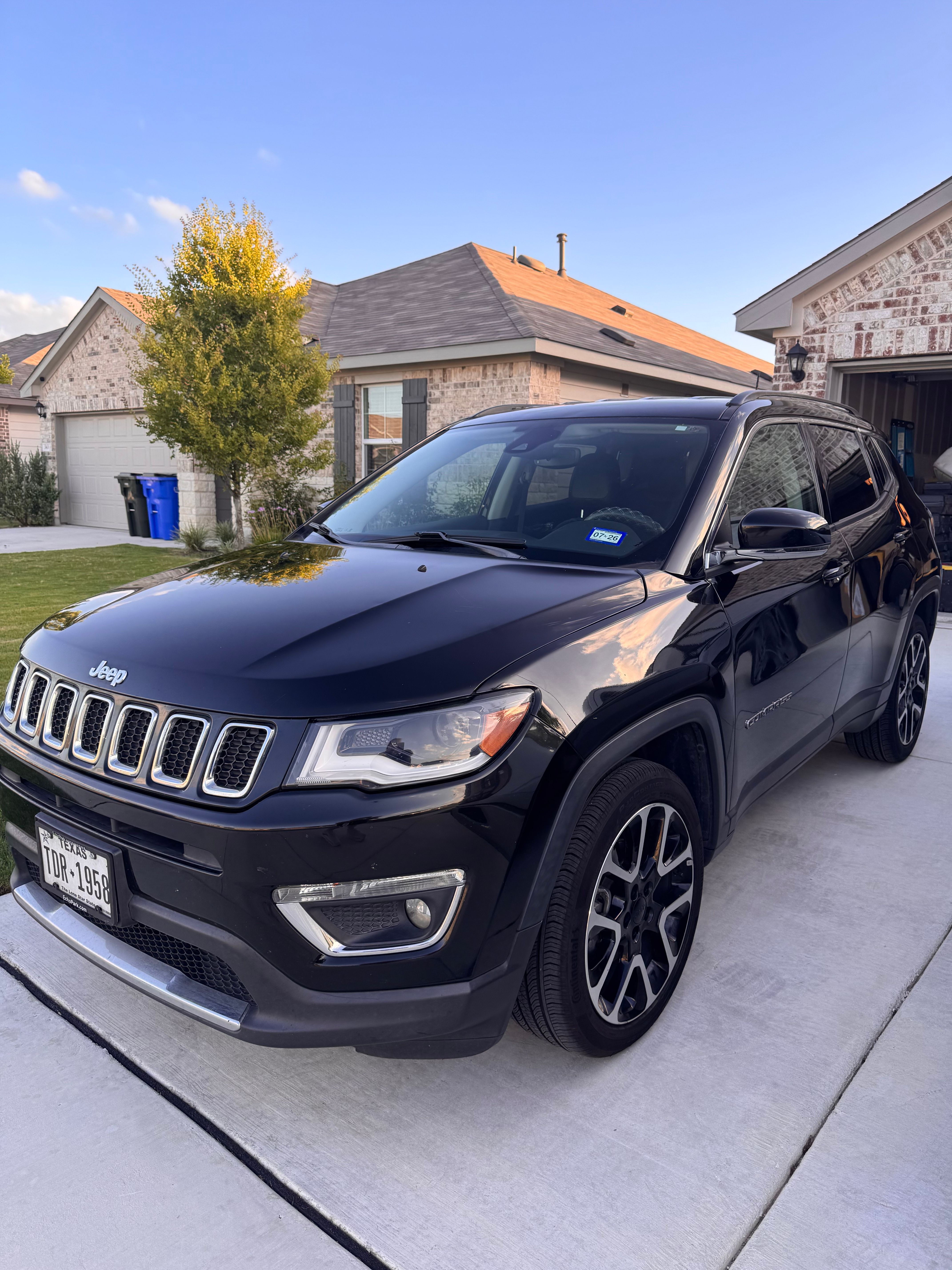Used 2021 Jeep Compass Limited w/ Elite Exterior Group AWD/4WD image 2