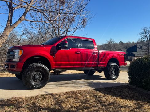Used 2018 Ford F250 Platinum w/ Platinum Ultimate Package image 2