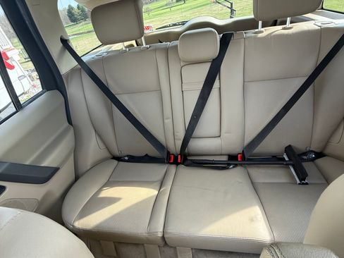 Used 2010 Land Rover LR2 HSE image 5