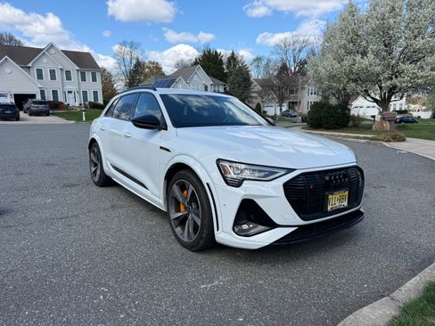 Used 2022 Audi e-tron S Premium Plus image 4