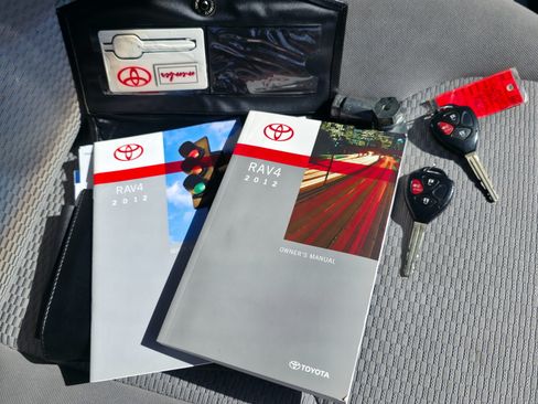 Used 2012 Toyota RAV4 FWD V6 w/ Upgrade Value Pkg image 14