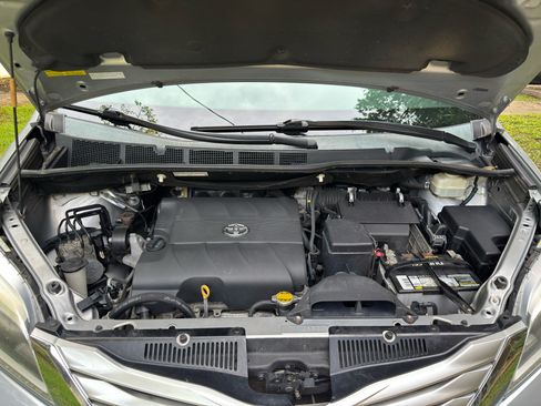 Used 2015 Toyota Sienna Limited Premium AWD/4WD image 18